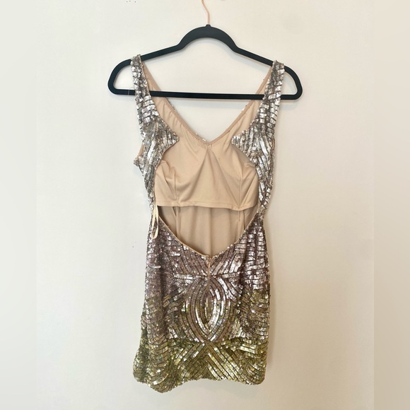 Adrianna Papell Cocktail mermaid sequin dress. - Picture 5 of 7